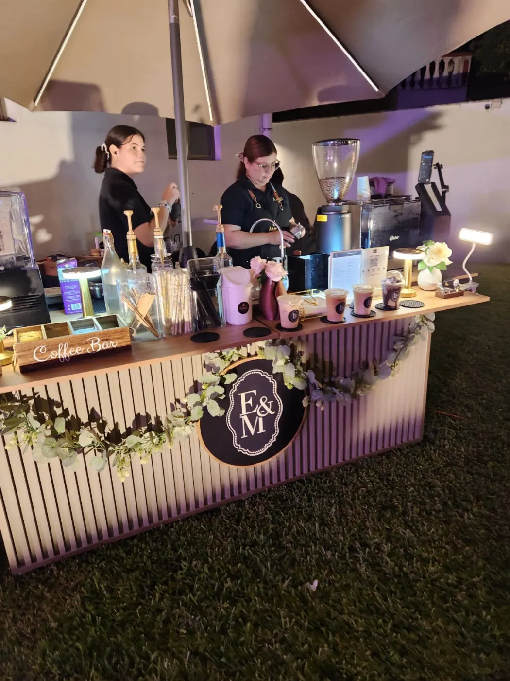 Barra de café de especialidad de AMBA Café montada en un evento